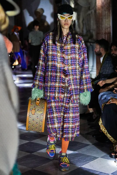 Look 25